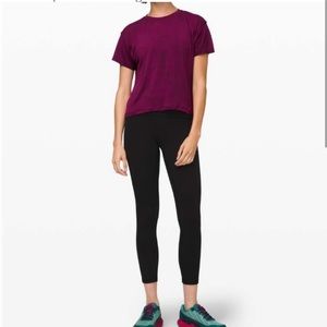 LULULEMON Train to Be Short Sleeve Marvel / Black Size 6